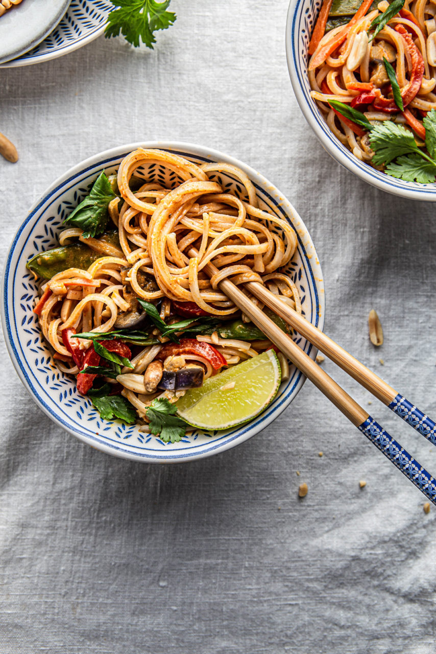 thai Noodles with blu chopsticks food photography