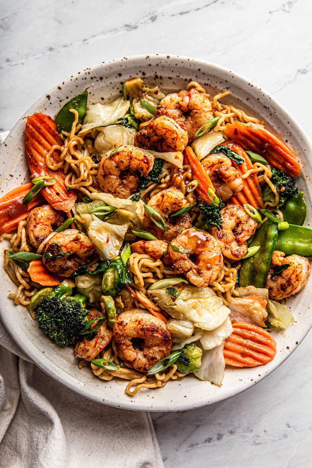 noodles with shrimp and vegetables food photogaphy