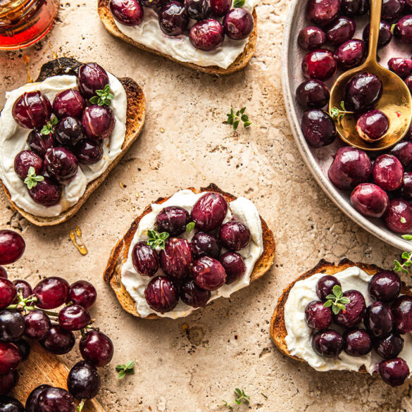 Roasted Grape Crostini with Goat Cheese natteats